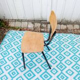 Bureau d'écolier et sa chaise