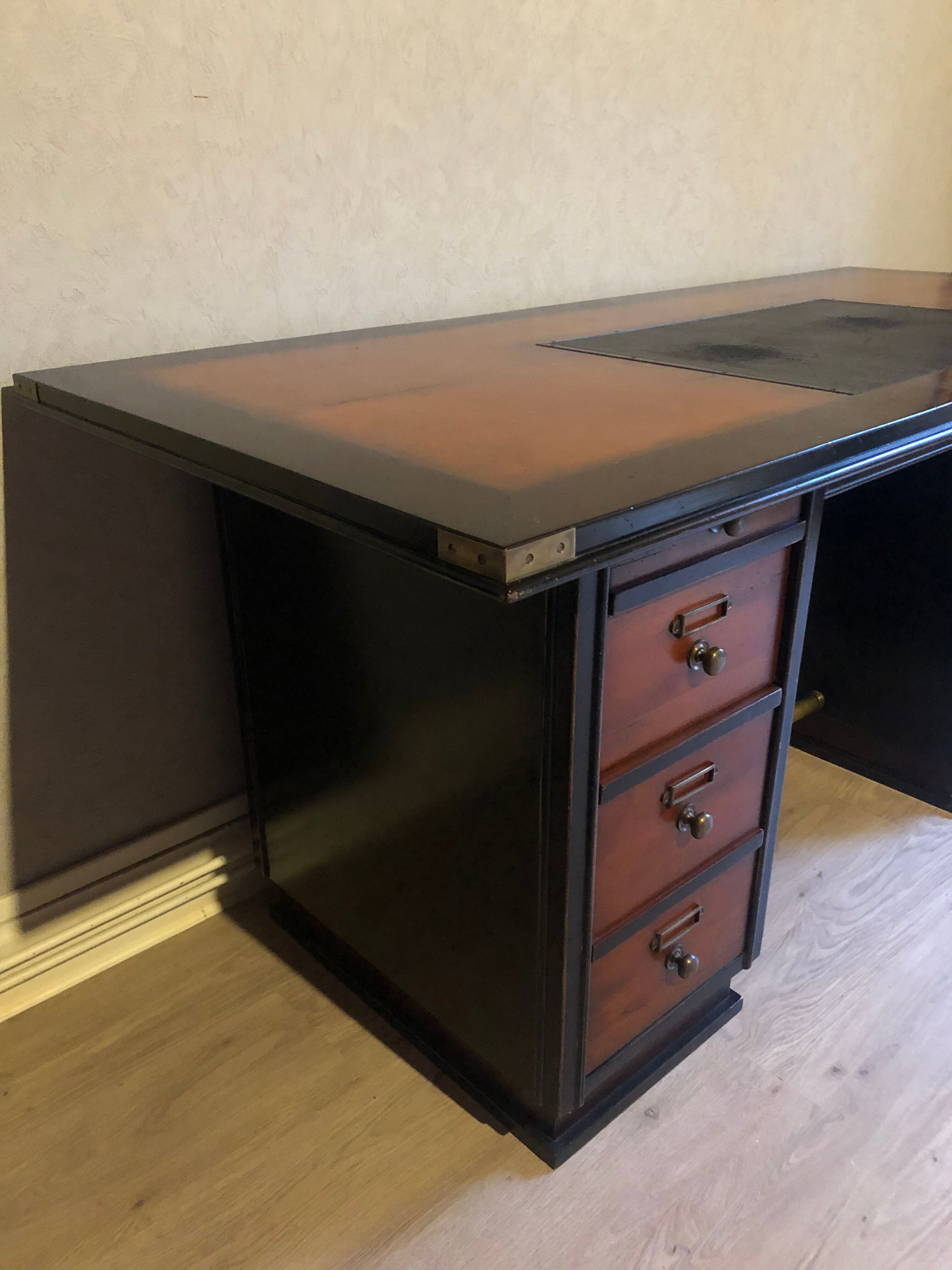 Captain's office per mare per terram