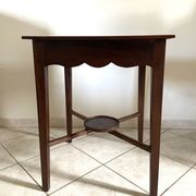 Table d'appoint carré en acajou 1970