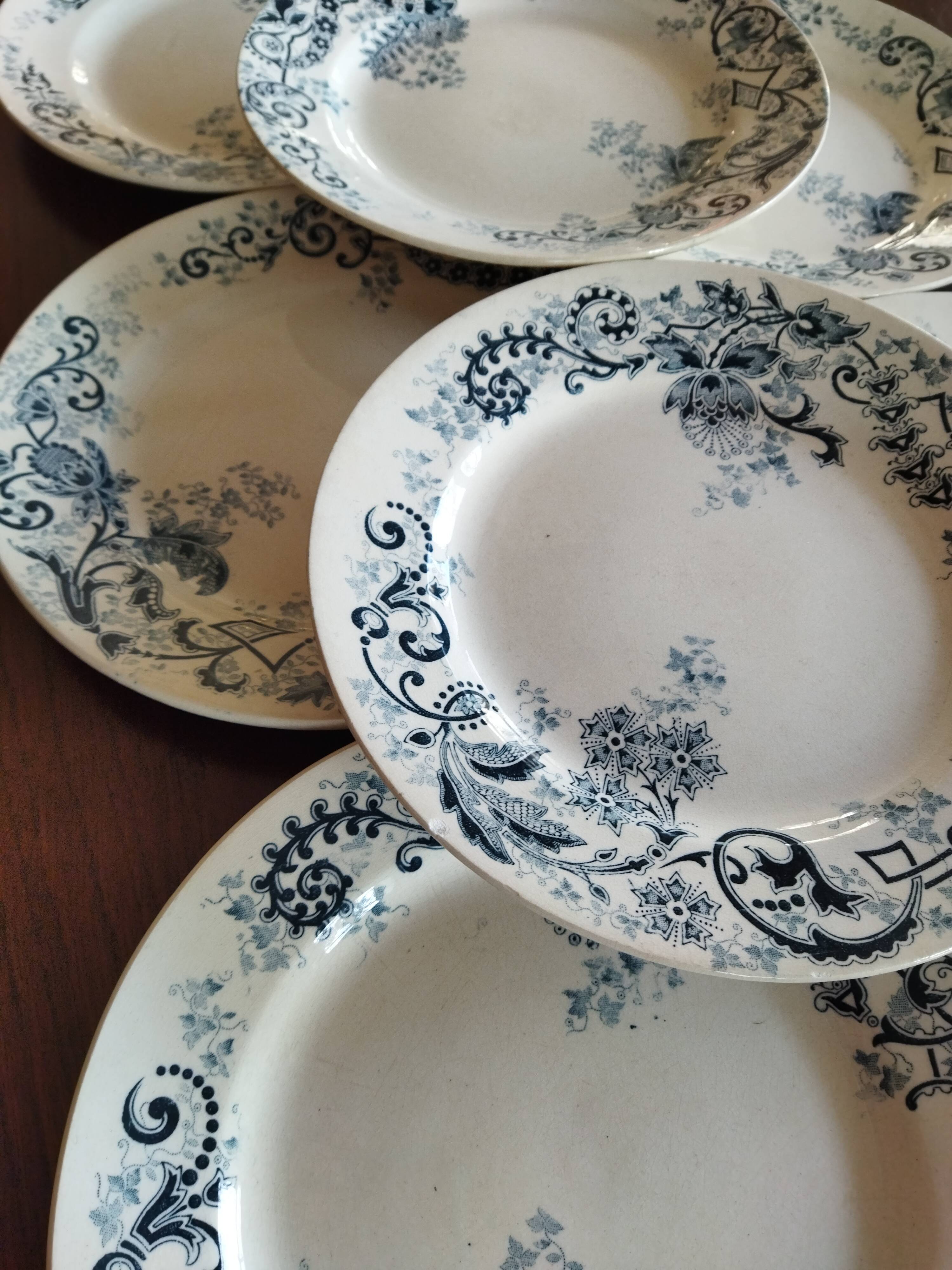 7 flat plates in iron earth HB & Cie, model Sévigné (Choisy-le-Roi)