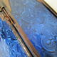 Lanterne orientale électrifiable verre bleu ciselé vintage 44cm