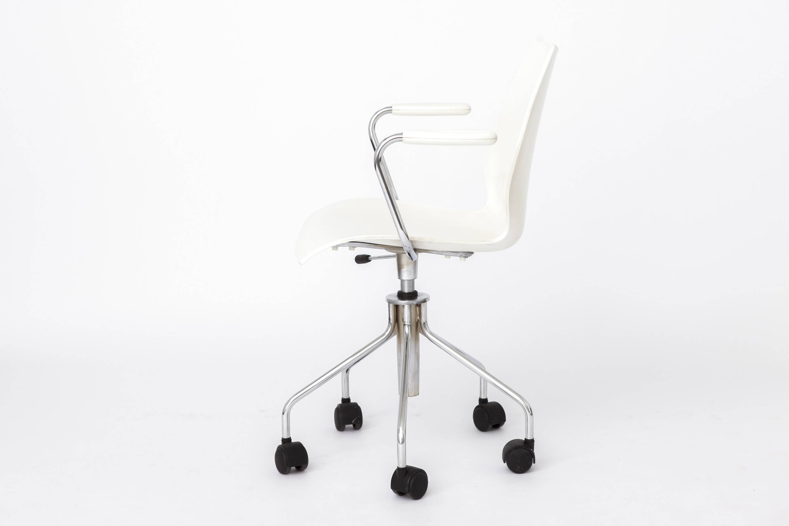 Vintage Kartell Maui Swivel Chair by Vico Magistrettic Italian Design 2000s