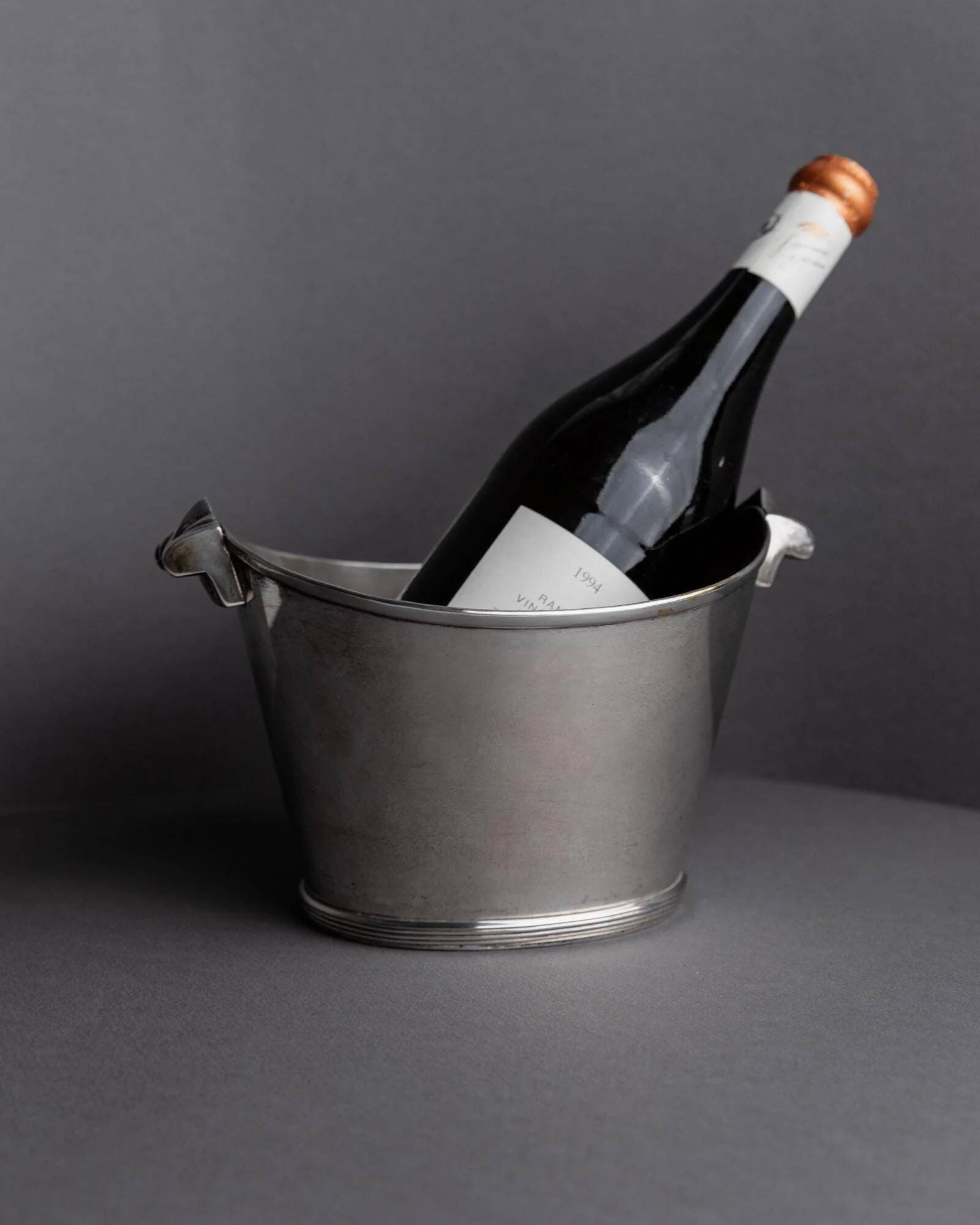 Seau à champagne vintage des années 1940 en métal argenté, forme classique pour vin ou boissons, décoration de bar rétro, style intemporel, idée cadeau élégante