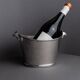 Seau à champagne vintage des années 1940 en métal argenté, forme classique pour vin ou boissons, décoration de bar rétro, style intemporel, idée cadeau élégante