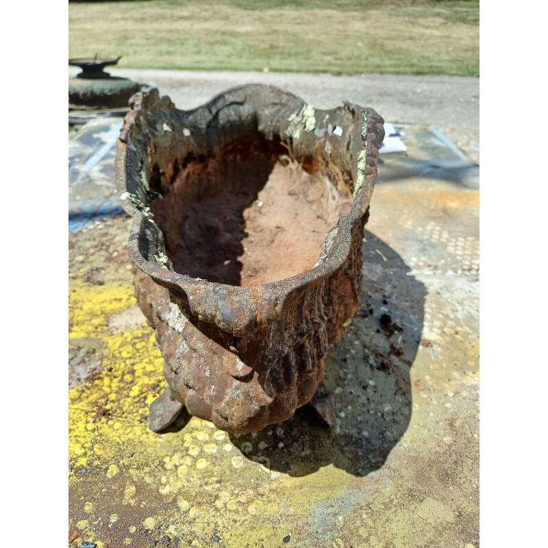 1 cast iron planter from 1900 from Charleville - Mézières, rockery style