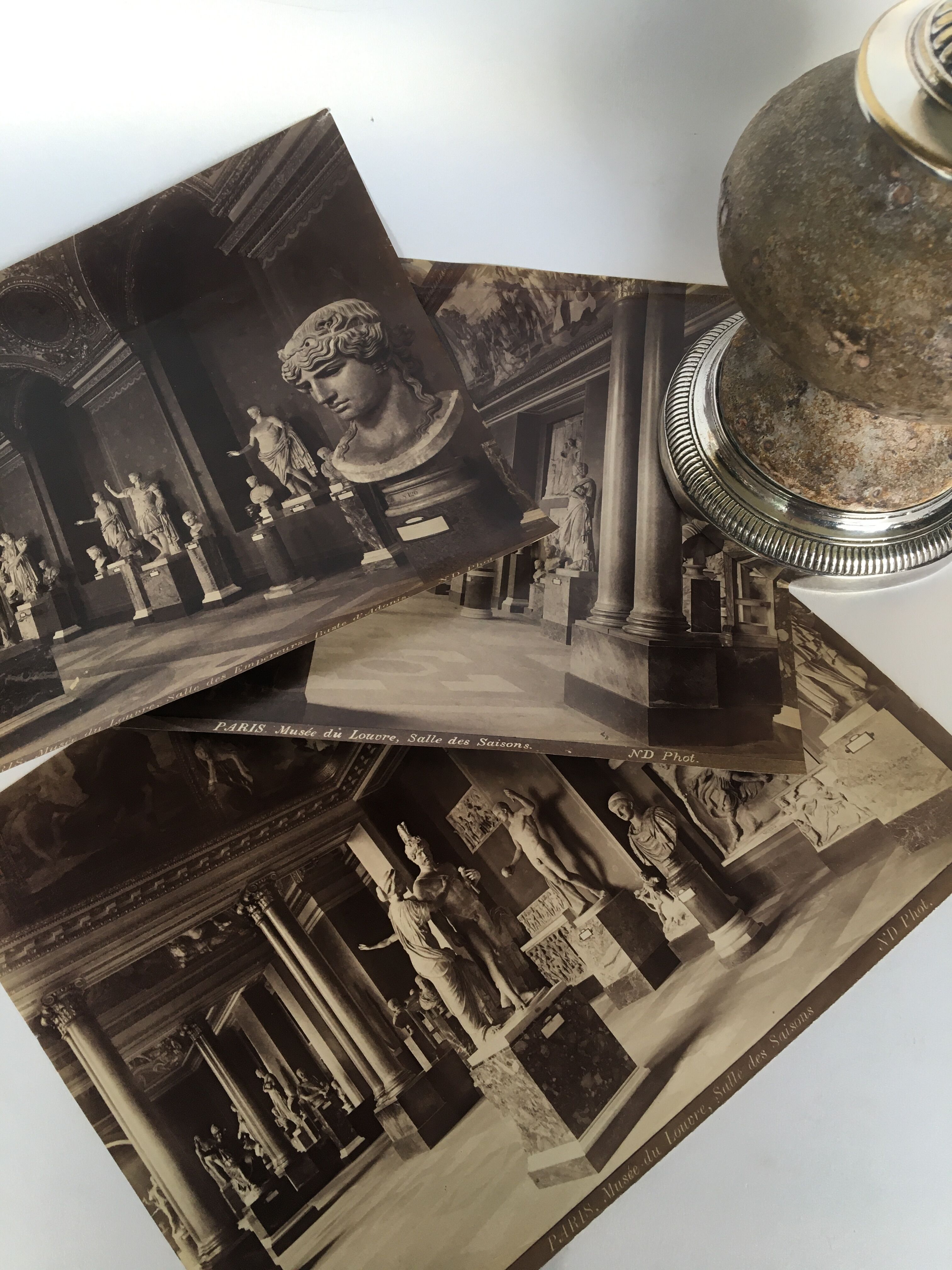 Photo 1900 of the Louvre Museum