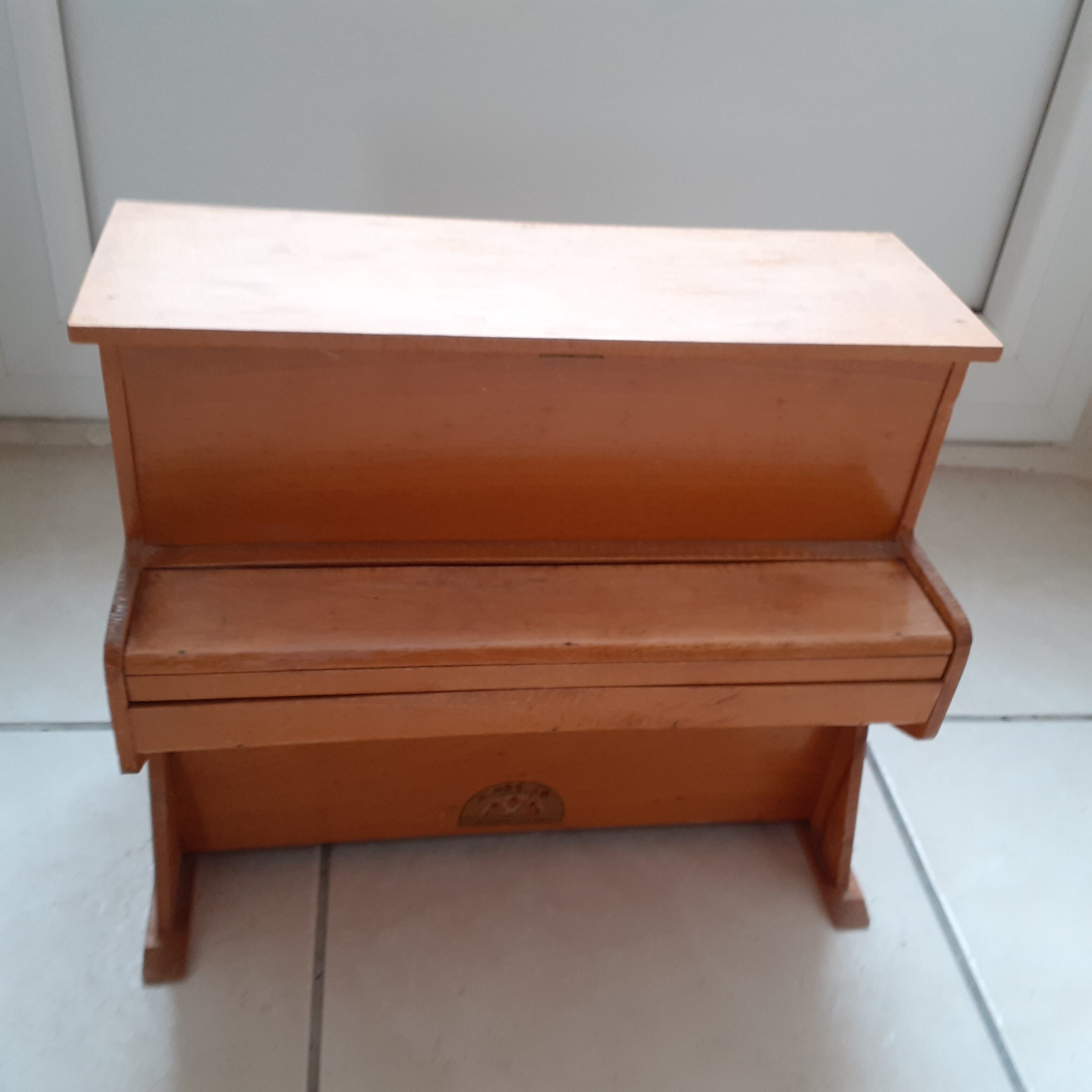 Antique piano toy all in wood, Pianocolor Jraas