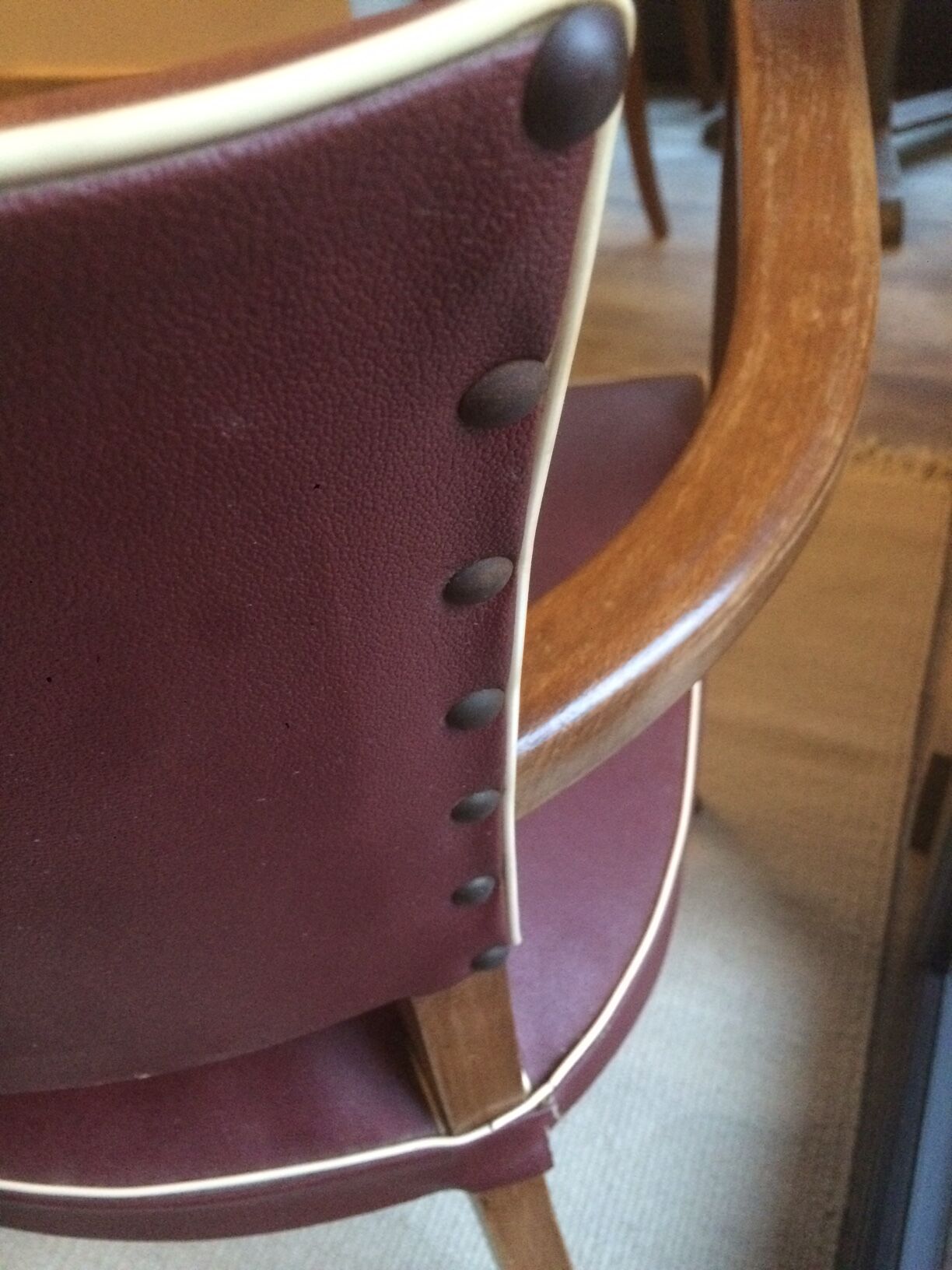 Skai chair binds wine and wooden footpieces and armrests