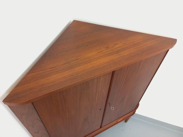 Meuble d’angle de rangement vintage scandinave en teck des années 60