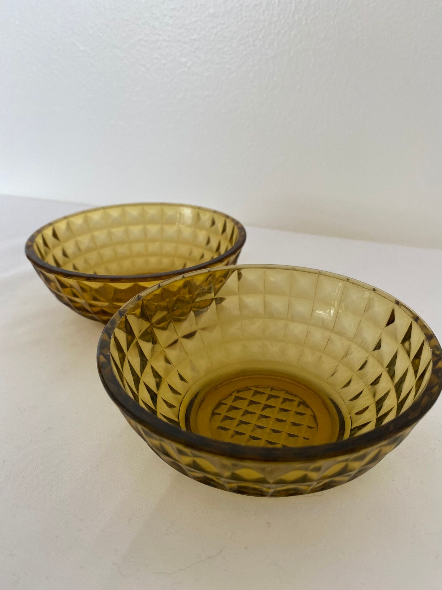 Lot of 2 bowls of amber smoked glass