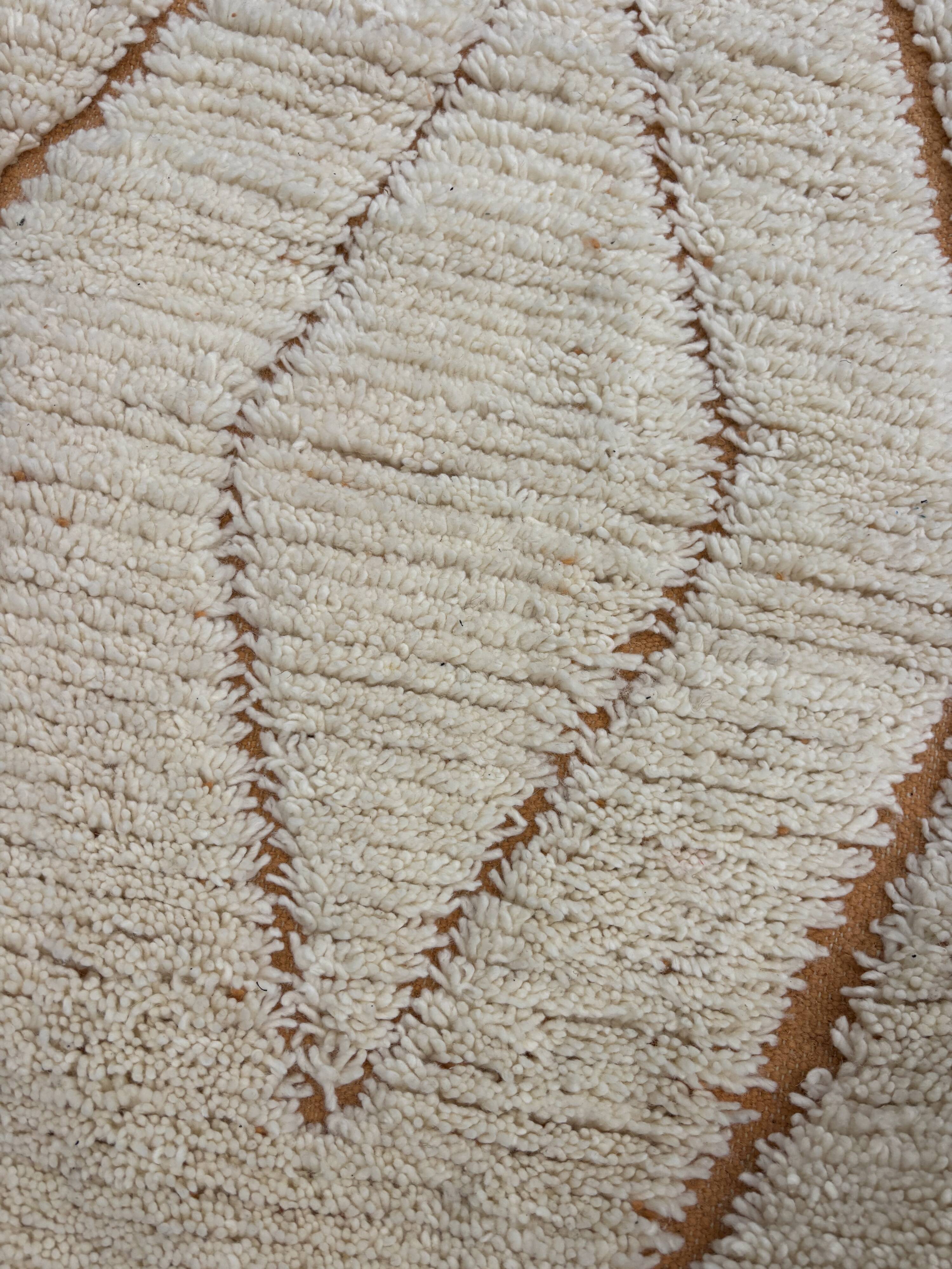 Tapis Beni Ouarain 155 × 240 cm – Tapis berbère écru en laine fait main