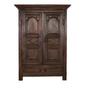 Armoire française en chêne foncé