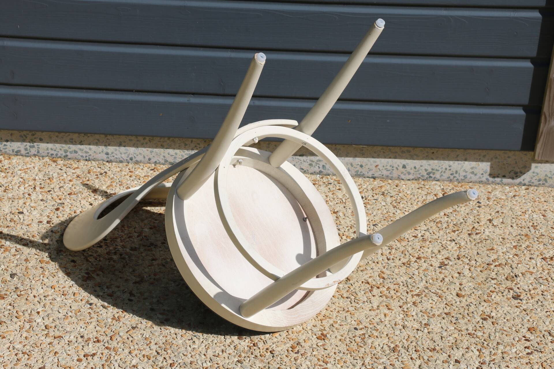 6 baumann chairs, white gull with black faux leather.