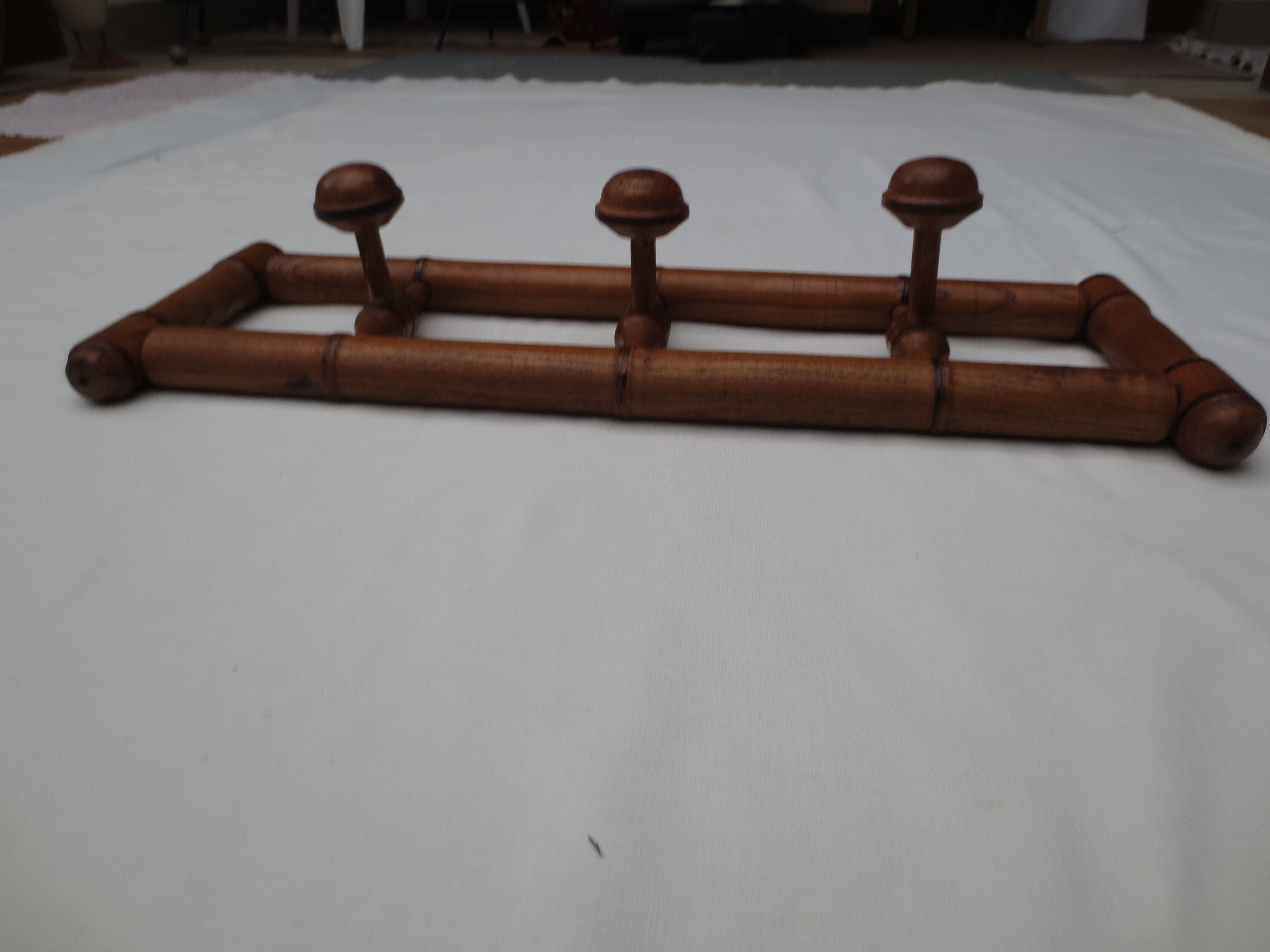 Ancien porte manteaux en bois  3 têtes