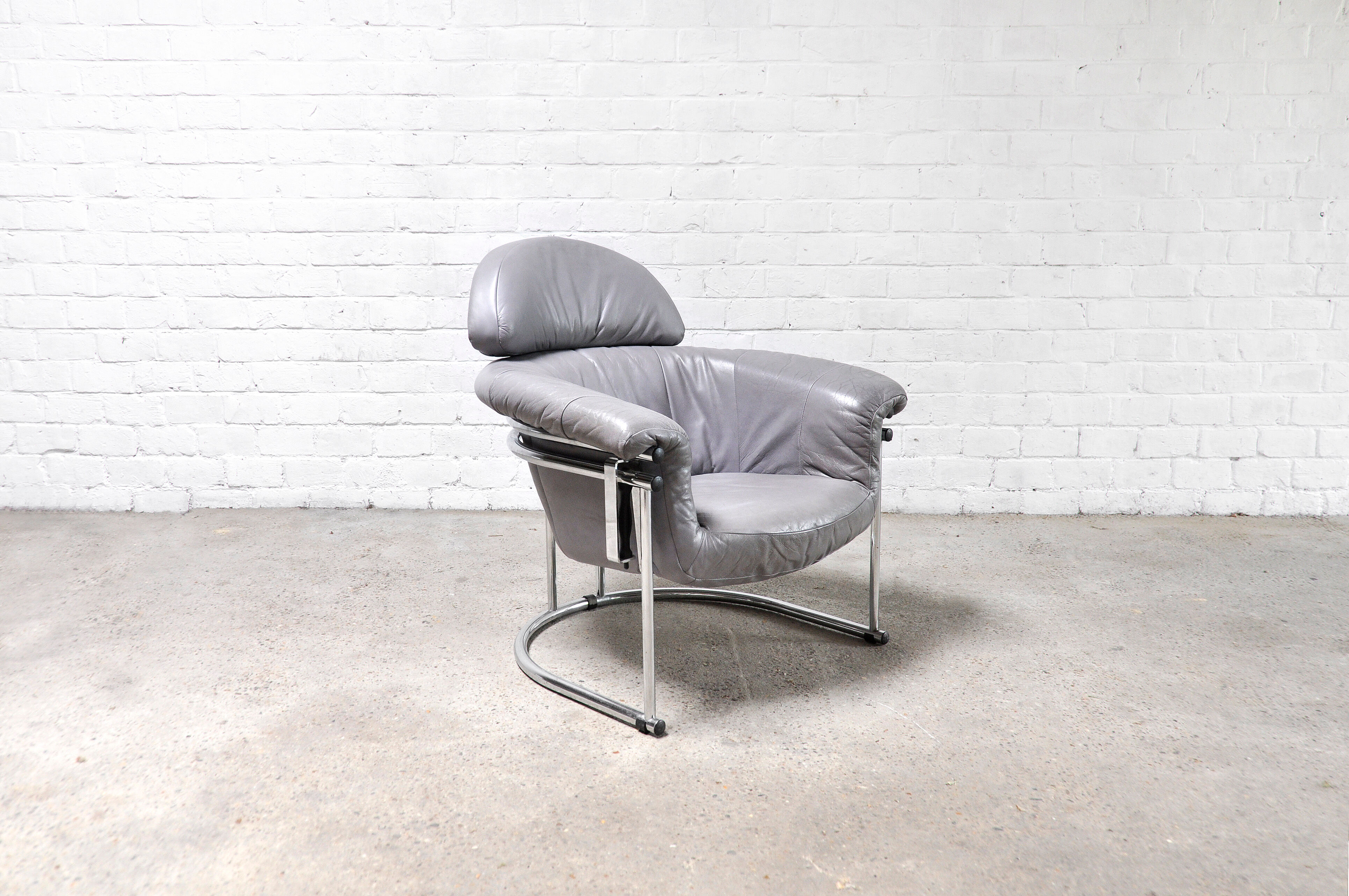 Fauteuil en cuir avec cadre tubulaire chromé, années 1980