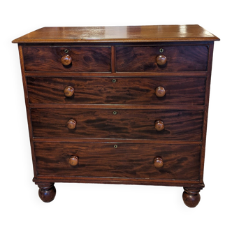 English mahogany chest of drawers