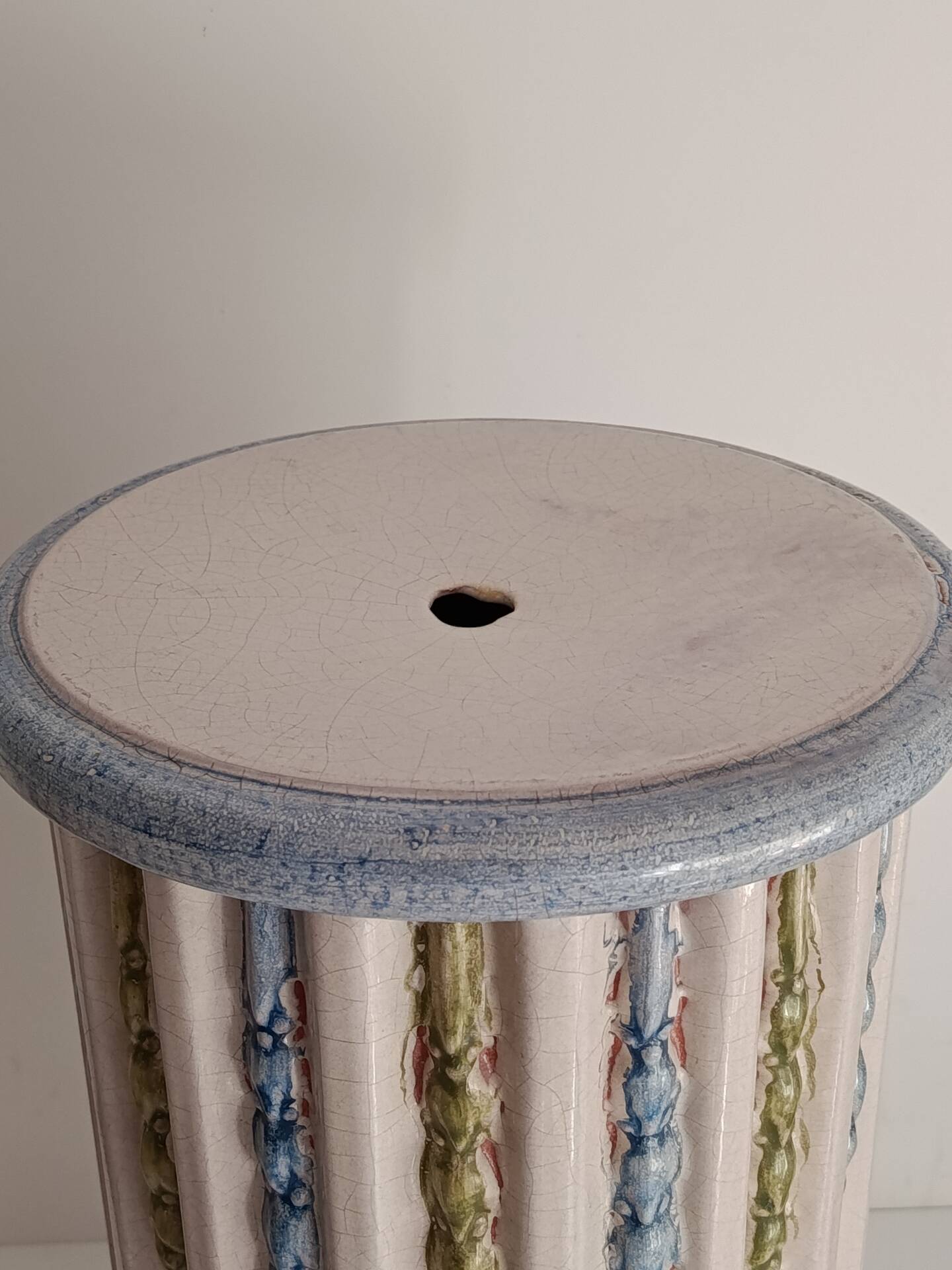 Art Deco column in ceramic