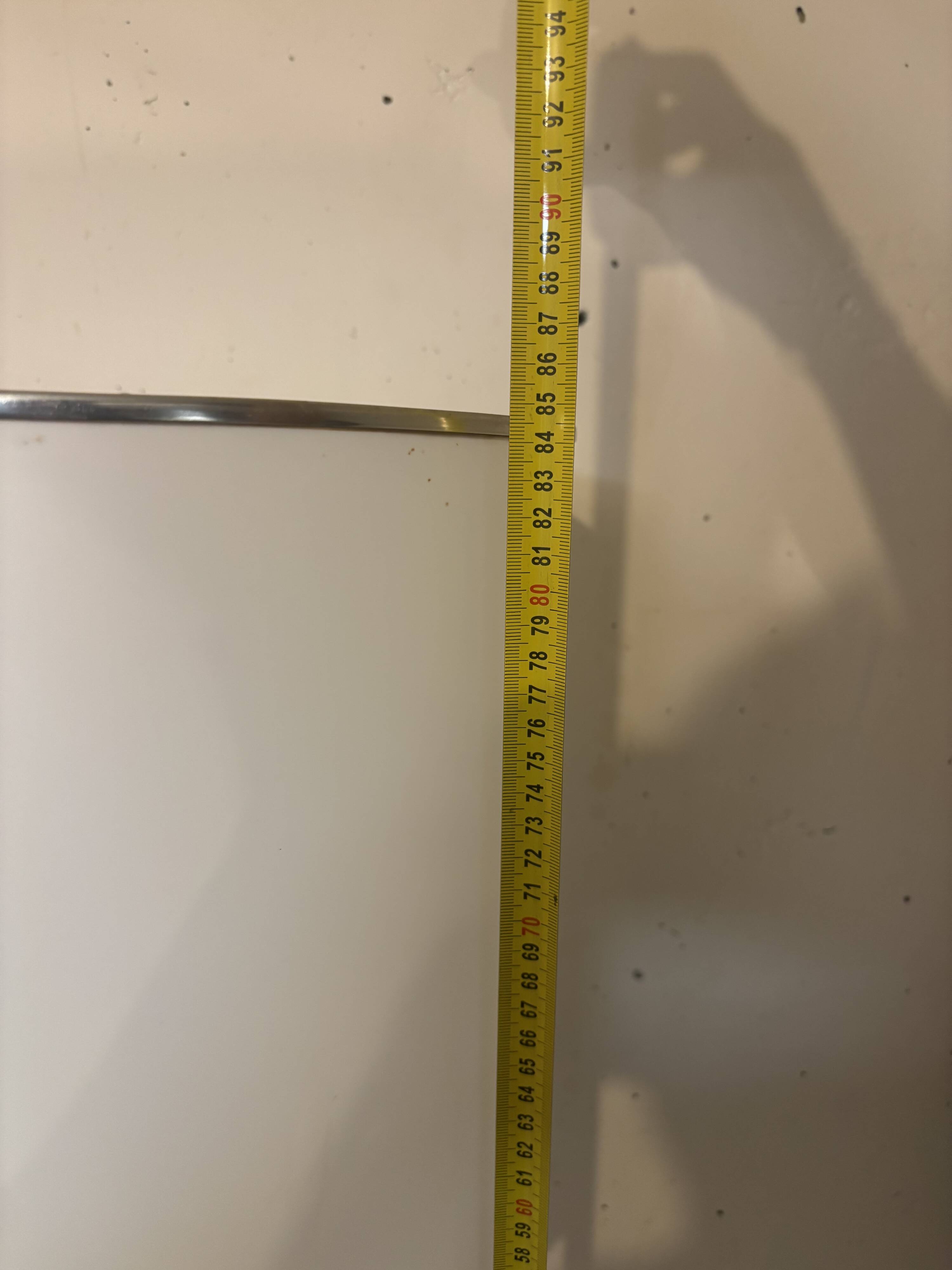 Lampe plexiglass surmontée d’un totem 1970