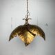 Suspension feuille de palmier en métal doré du milieu du siècle