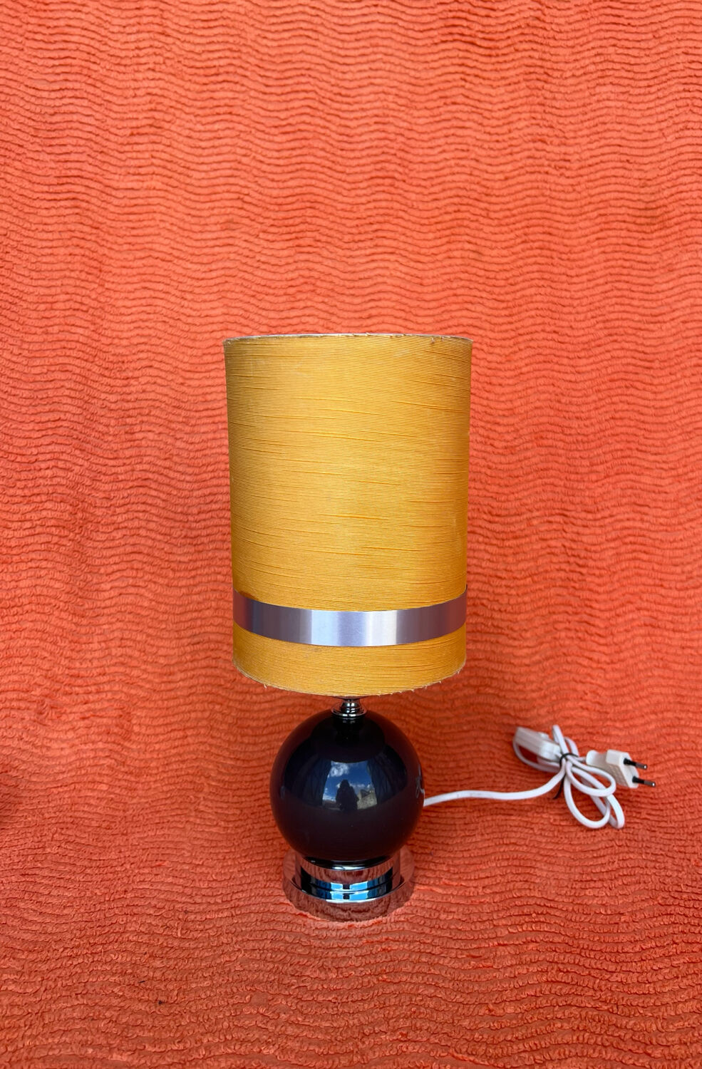 VINTAGE 1970 TABLE LAMP CHROME BASE & BROWN RESIN BALL SHADE