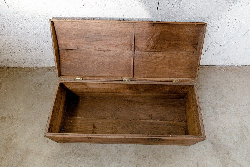 Trunk, dark wood trunk