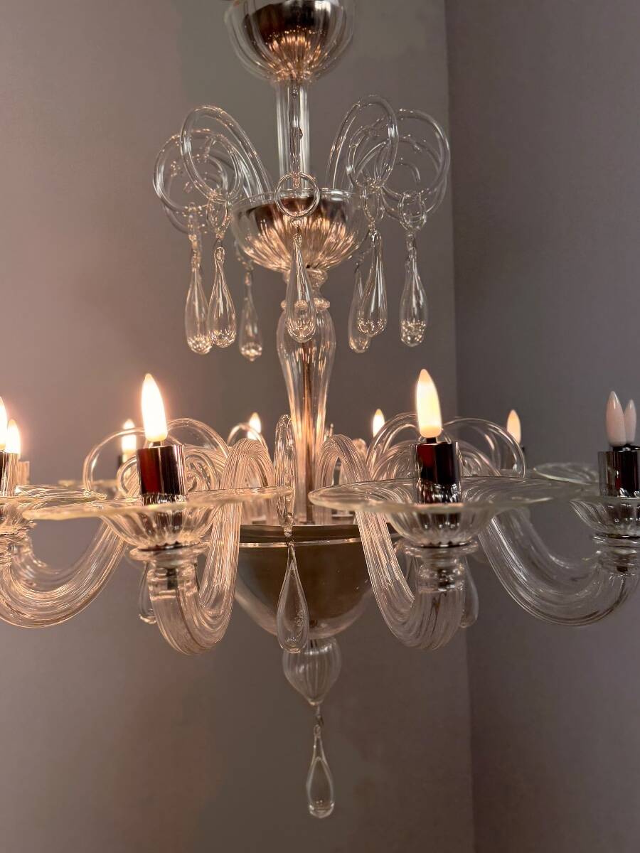 Venetian chandelier in transparent Murano glass with 10 light arms, circa 1980.