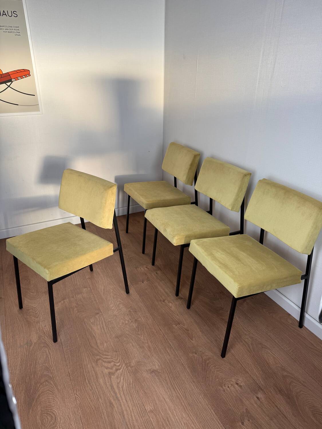 4 chairs awarded to Gérard Guermonprez