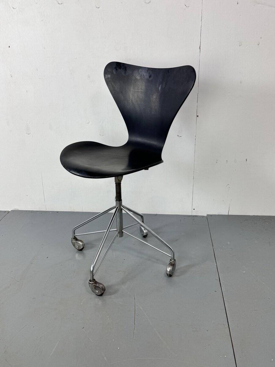Vintage early 3117 swivel desk chair by Arne Jacobsen for Fritz Hansen, 1955