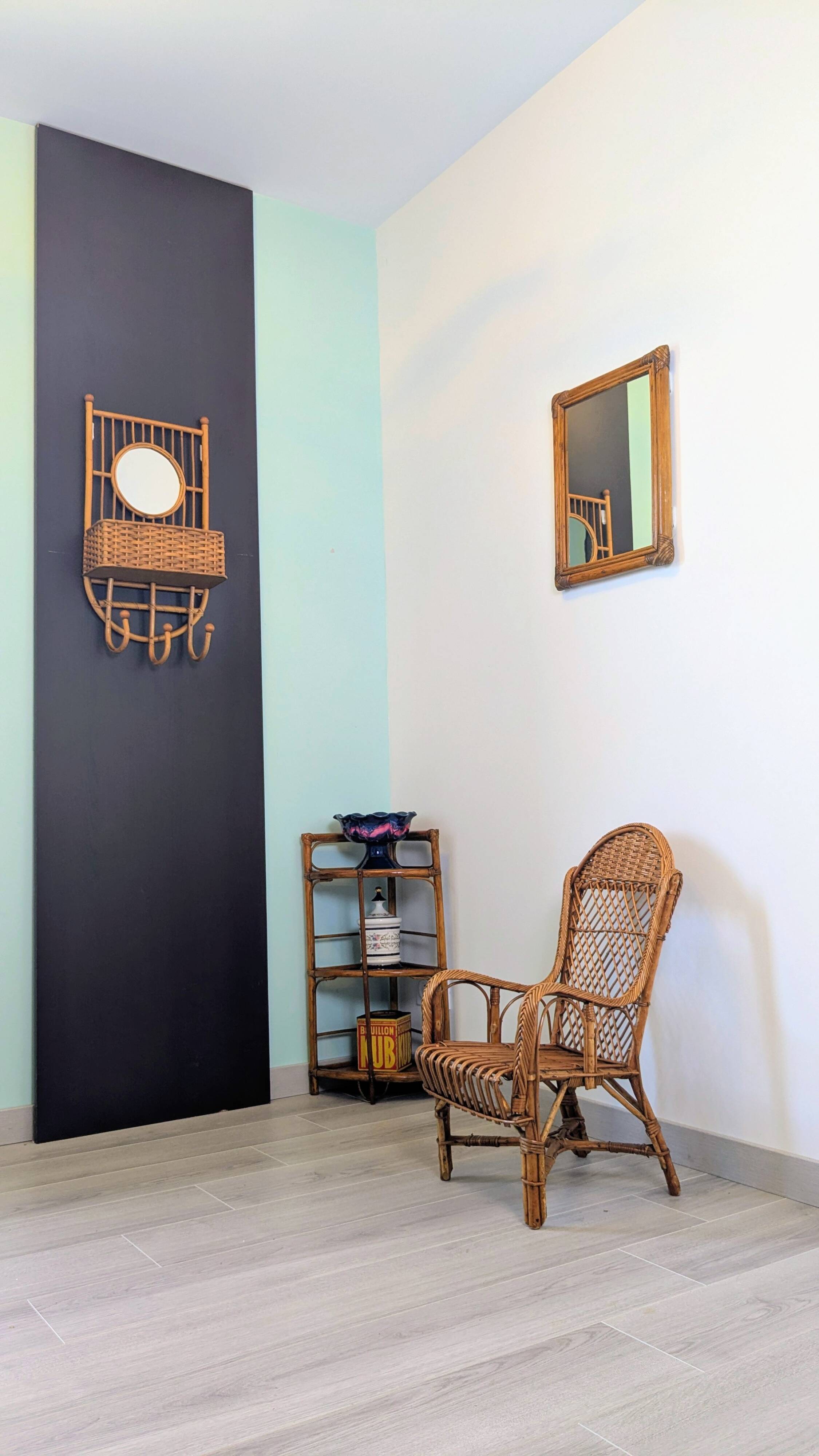 Vintage wall coat rack in rattan with mirror – Bohemian and natural charm