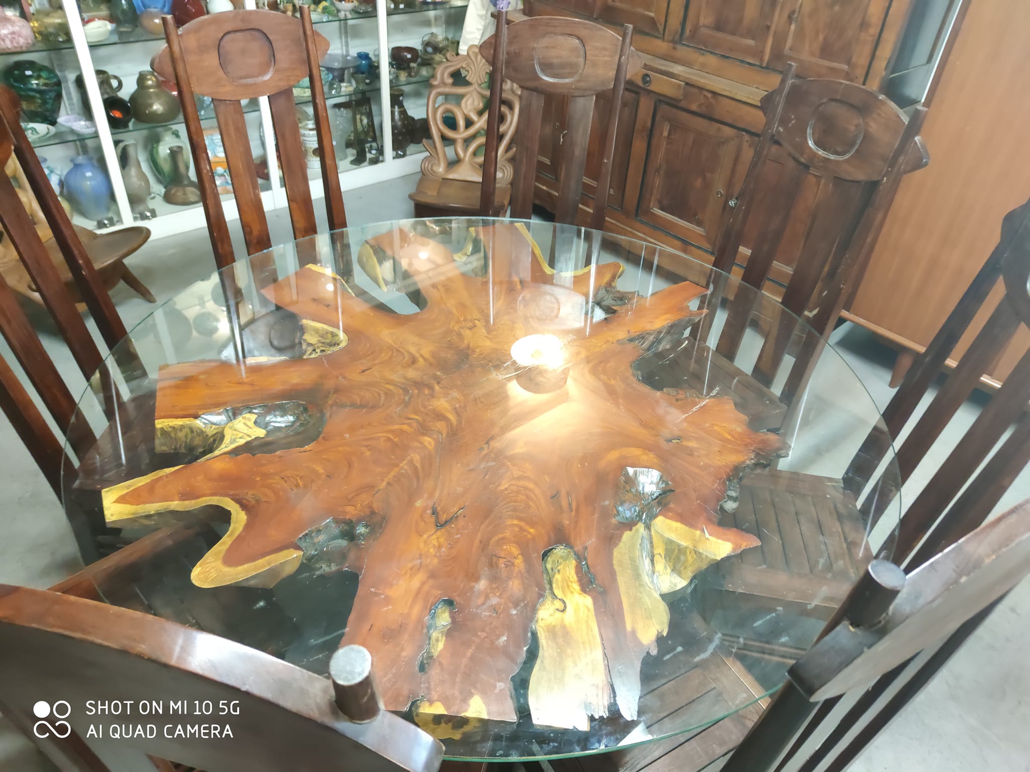 Round table carved from a wooden slice of PADOUK