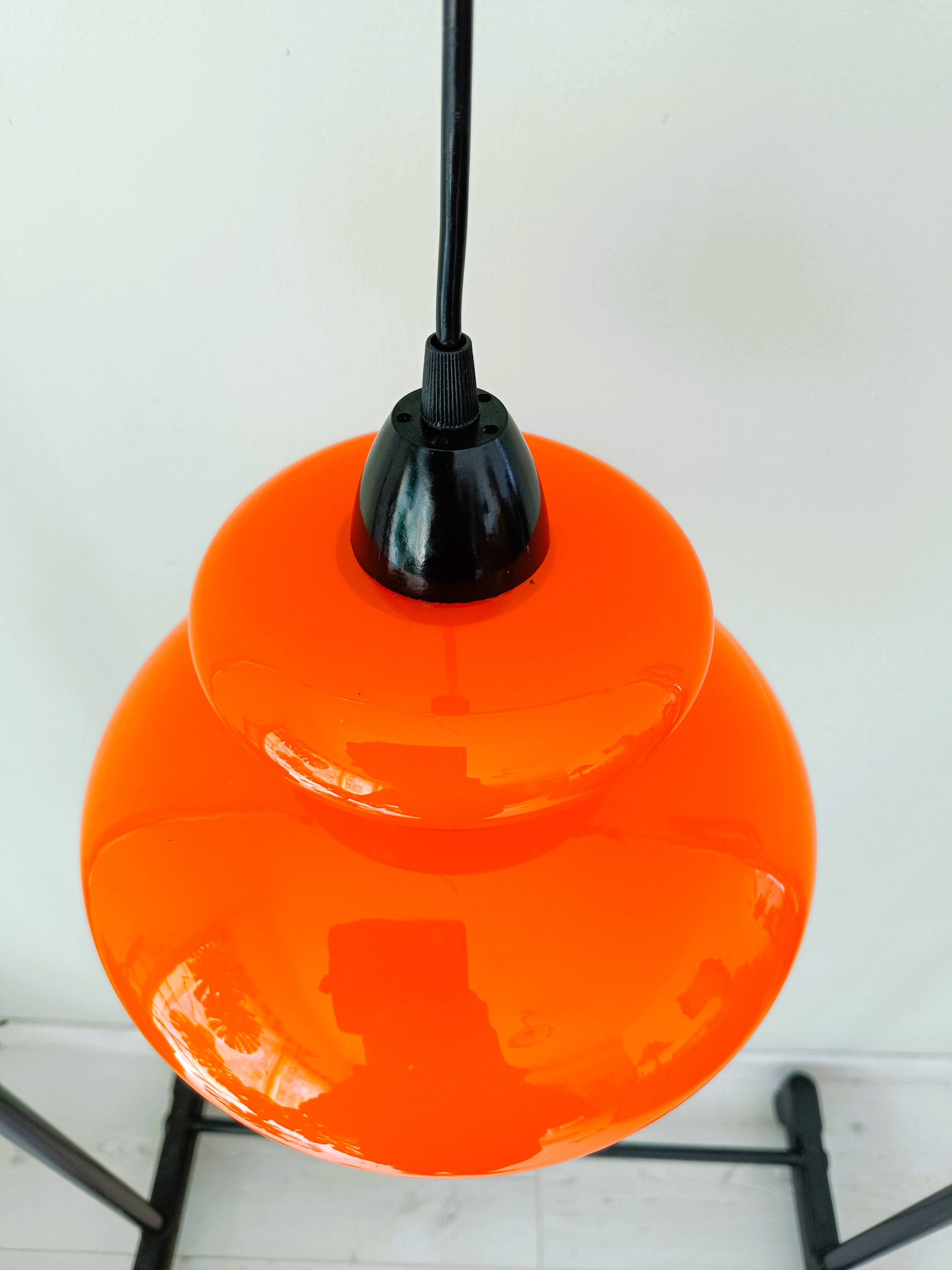 Lustre opaline orange années 70