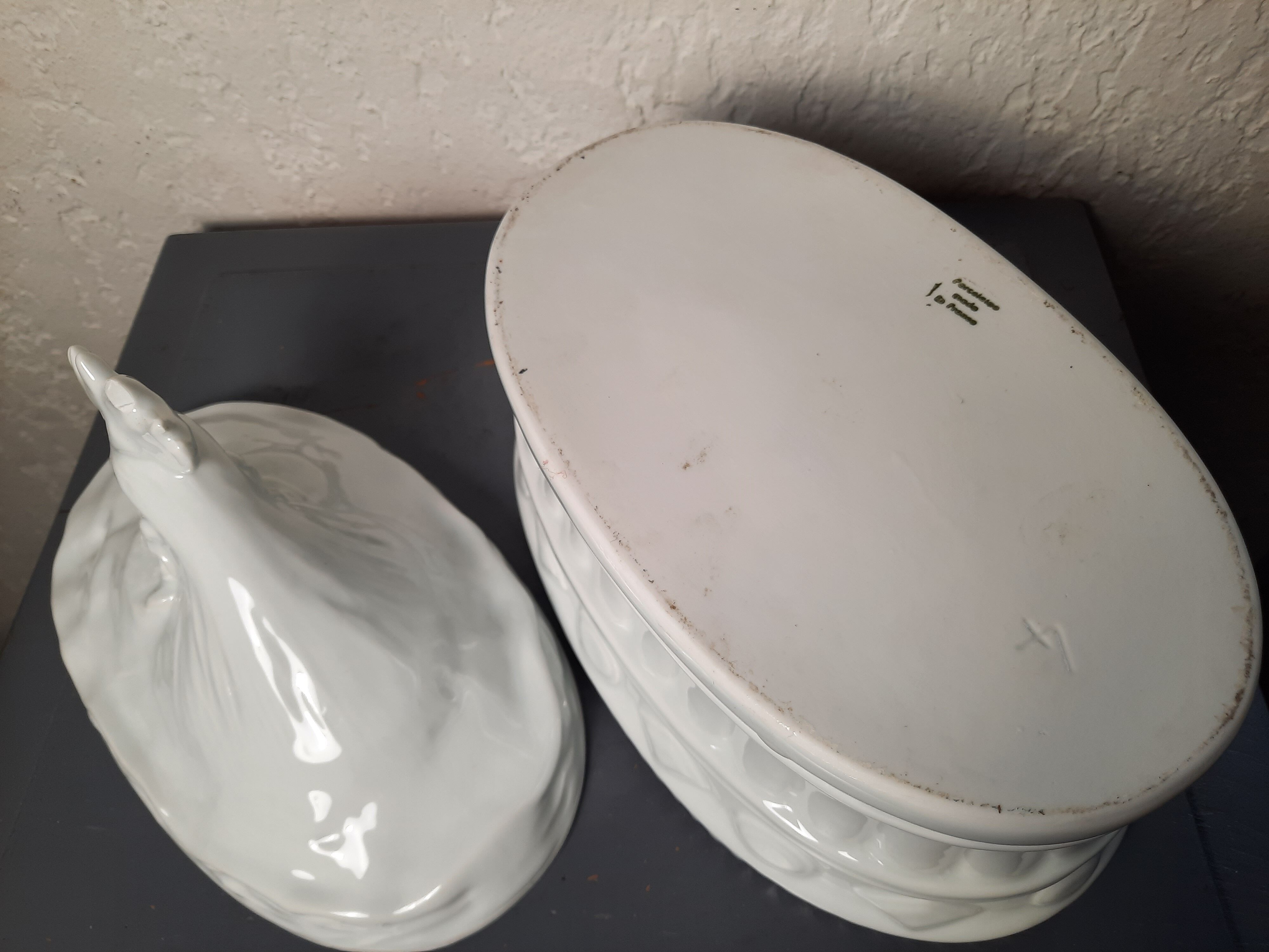 Porcelain volail terrine