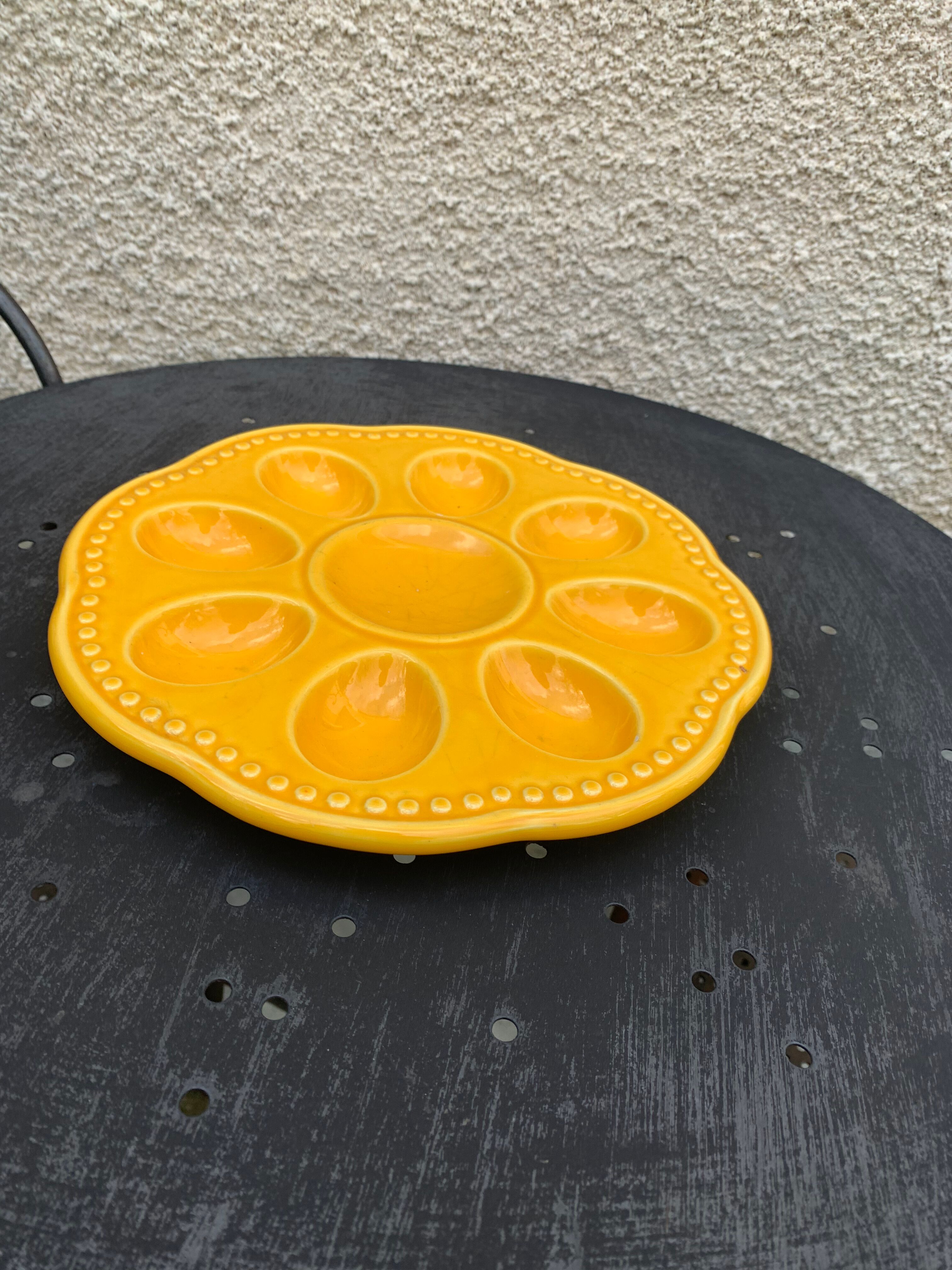 Flat plate, for 8 eggs in glazed ceramic slurry vintage yellow slip