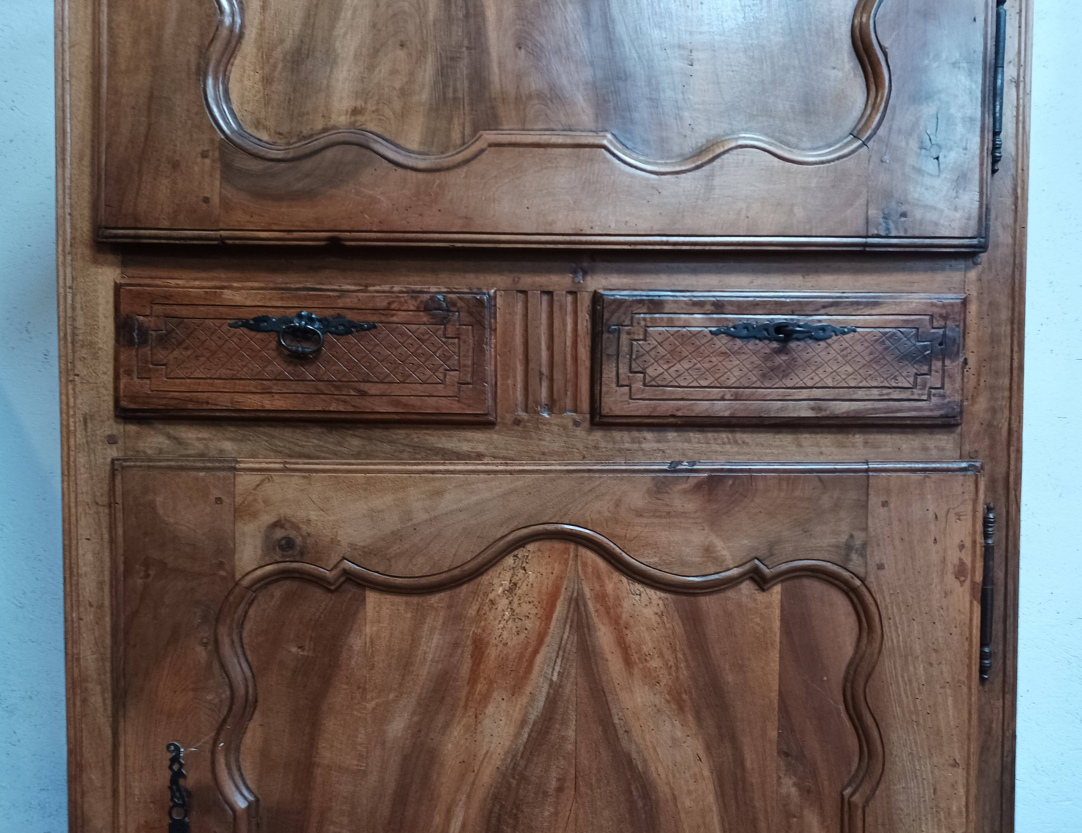 Louis XV standing man in walnut 18th century