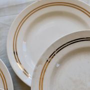 6 plates vintage faïence ivoire liserées dorés