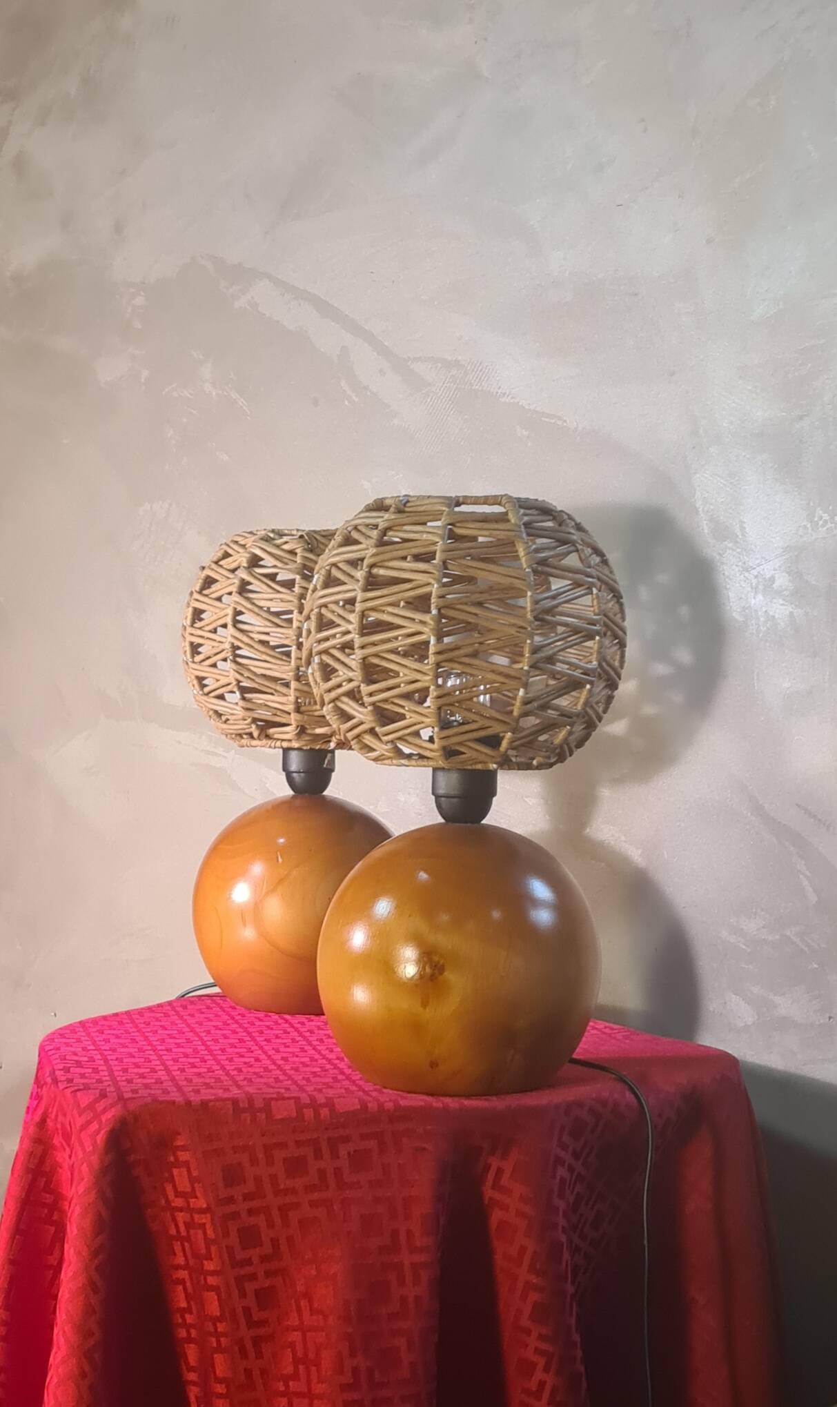 pair of solid wood big balls lamps 35x20 4kg very good condition