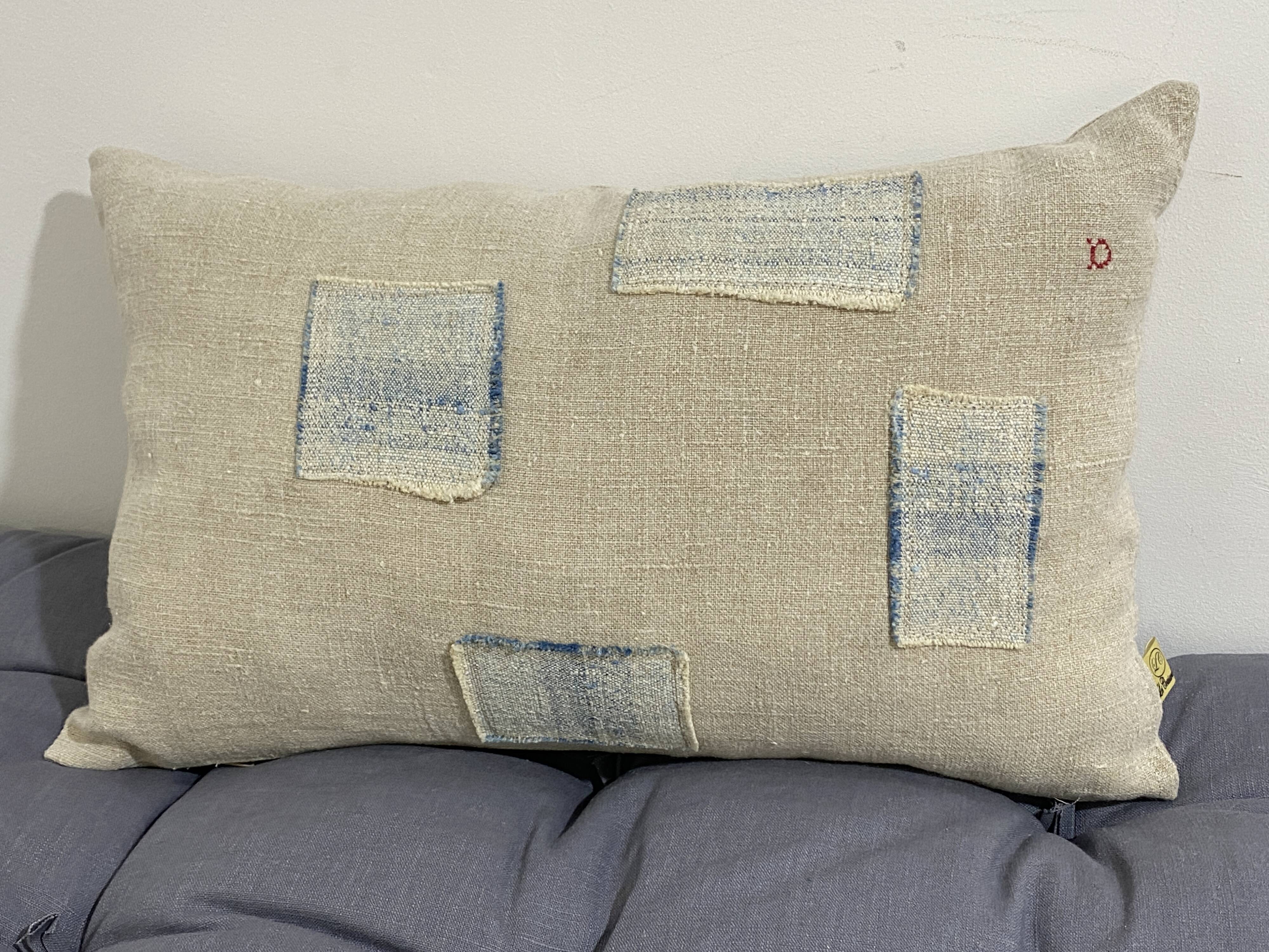 Coussin en toile ancienne style Kilim