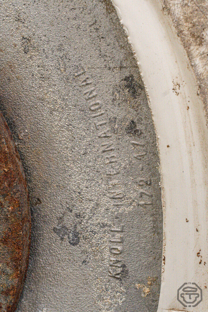 Eero Saarinen's Knoll tulip table