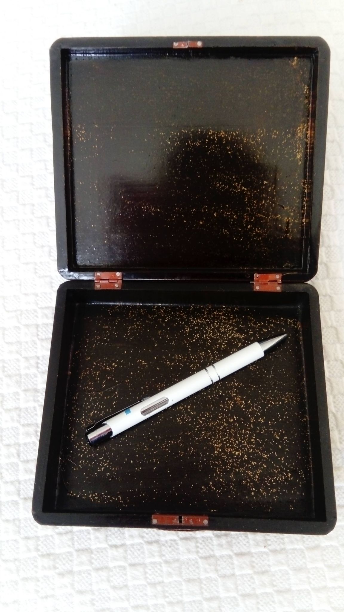 Small lacquered wooden box or jewelry box decorated with birds and branches. China? Japan?