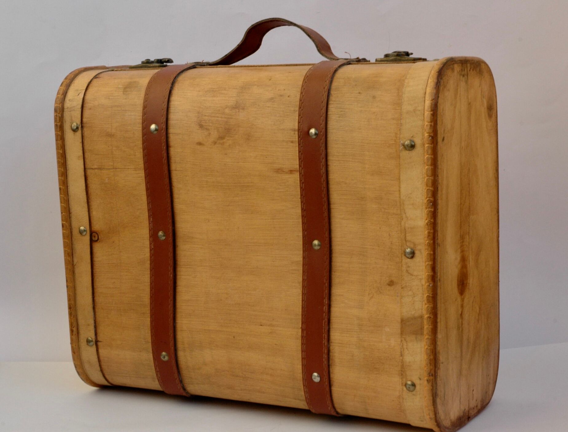 Small suitcase, wooden box