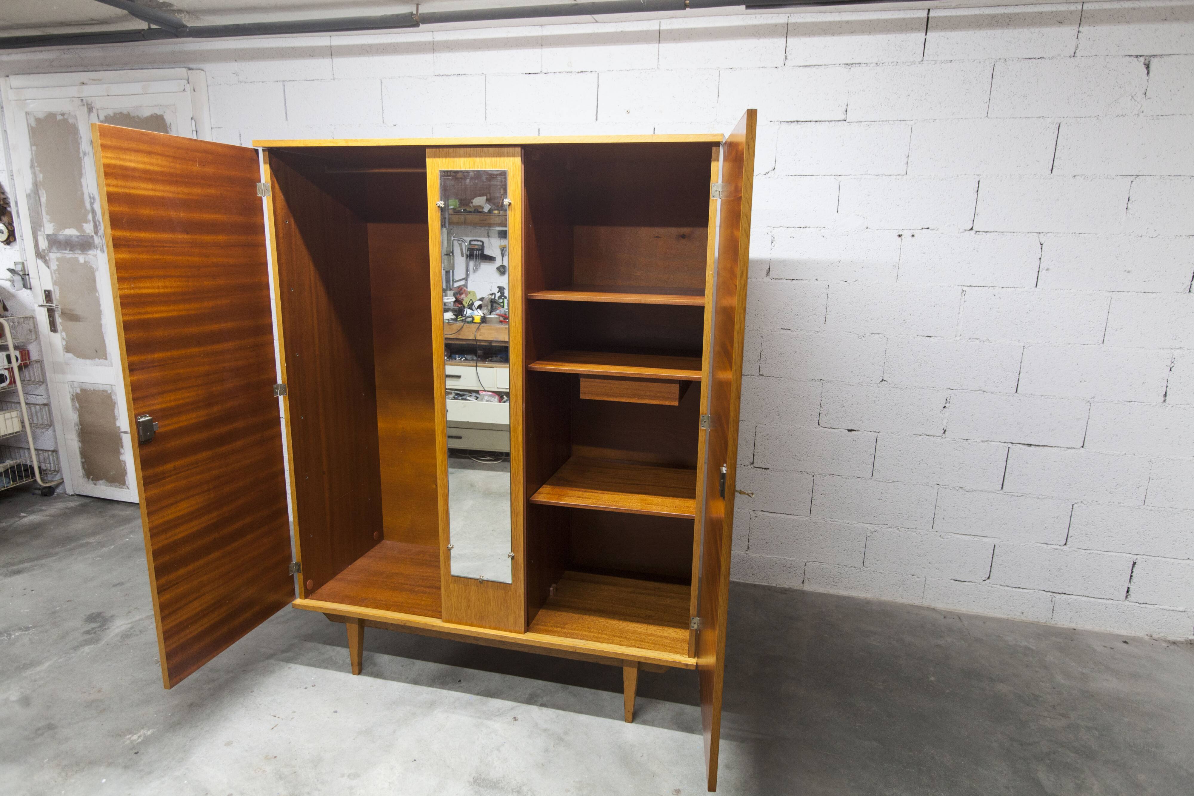 1970 Scandinavian wardrobe with shelves and mirror, 21x126, 2 doors.