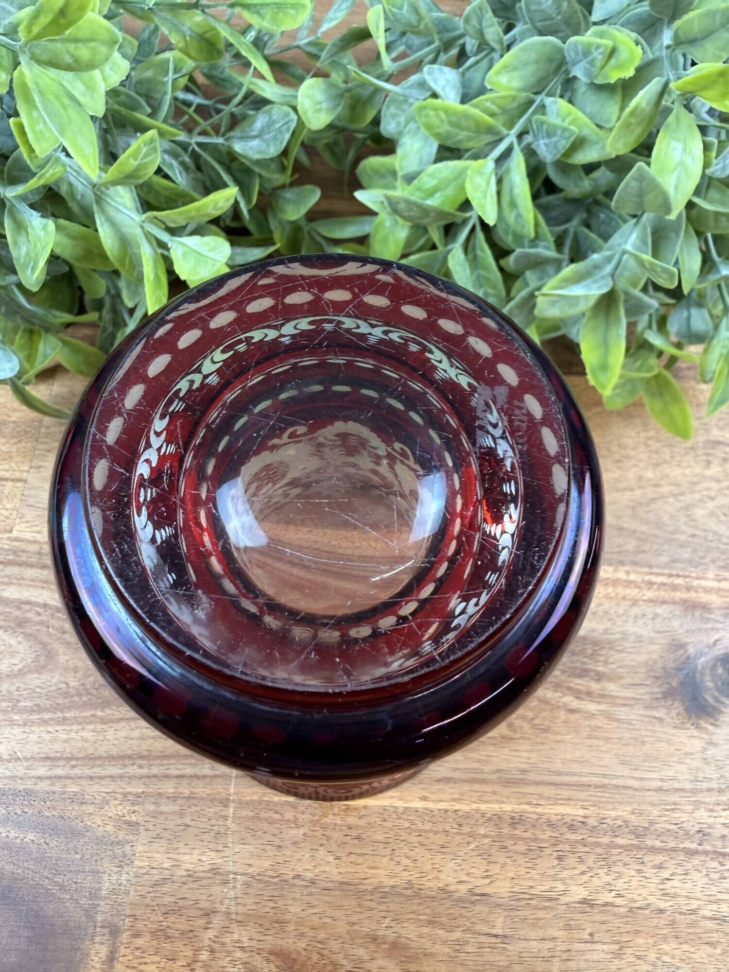 Hand-engraved red Bohemian crystal vase – Floral decoration
