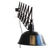 Apply light industrial accordion