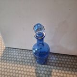 Petite carafe bleue