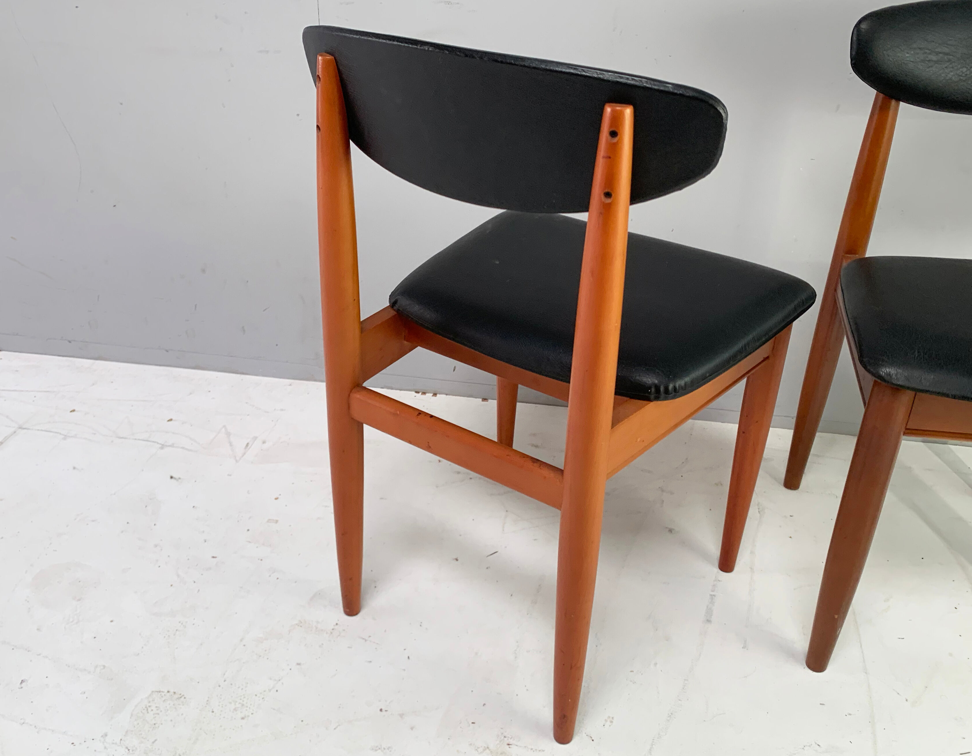 Set of 4 1970’s mid century dining chairs by Schreiber
