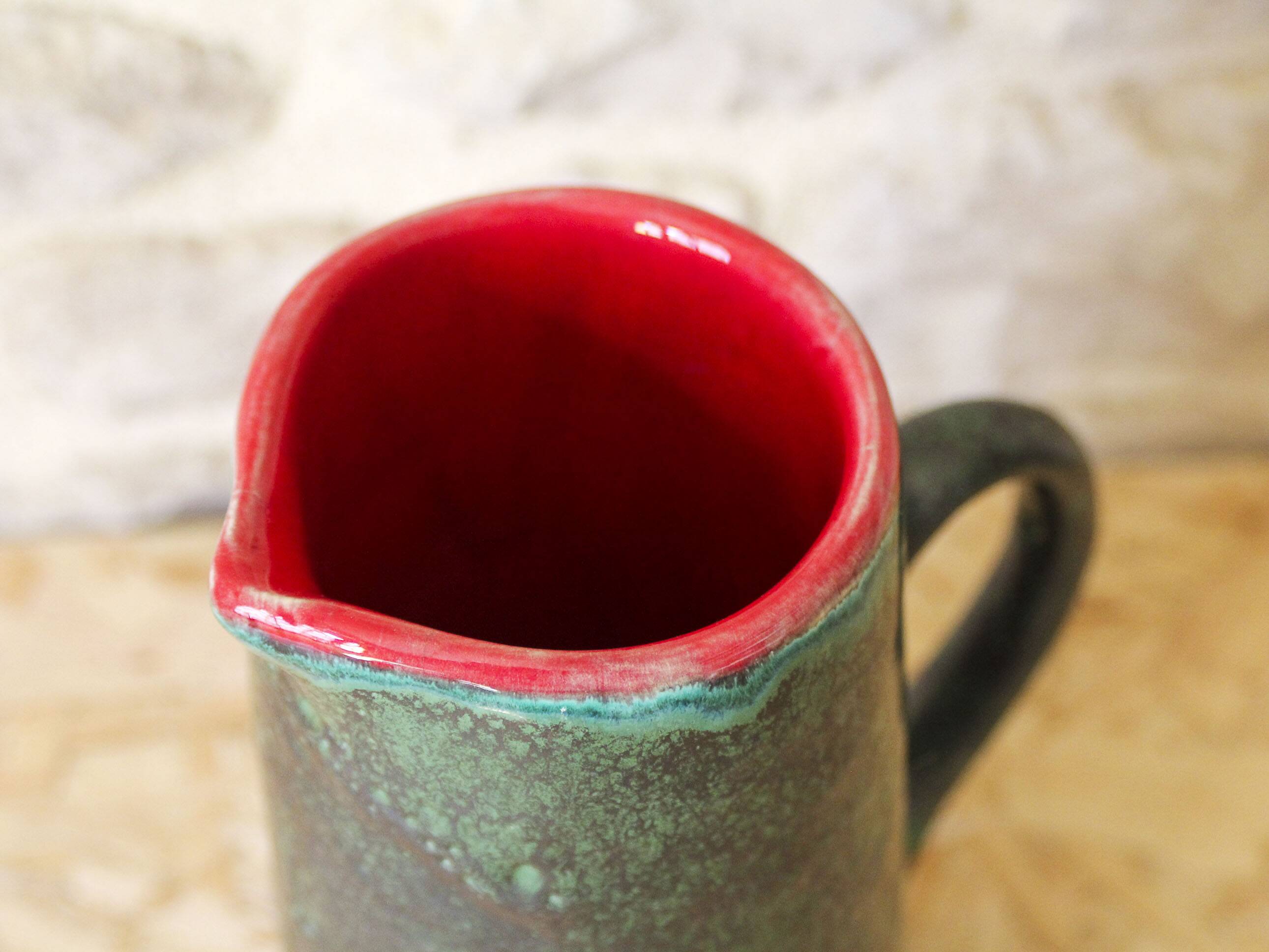 Pichet en céramique émaillé