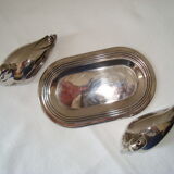 Salt and pepper shaker on silver metal tray in the shape of a duck art deco style