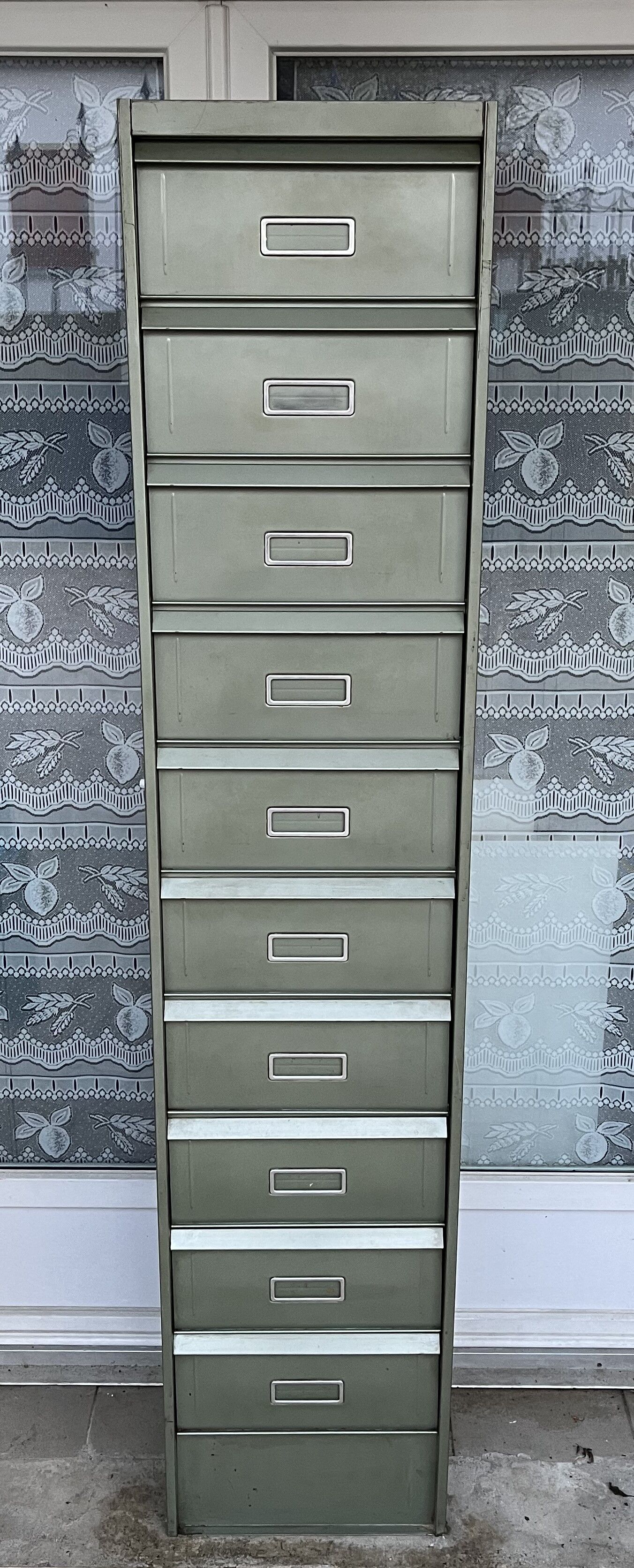 Industrial furniture of 10 valve lockers