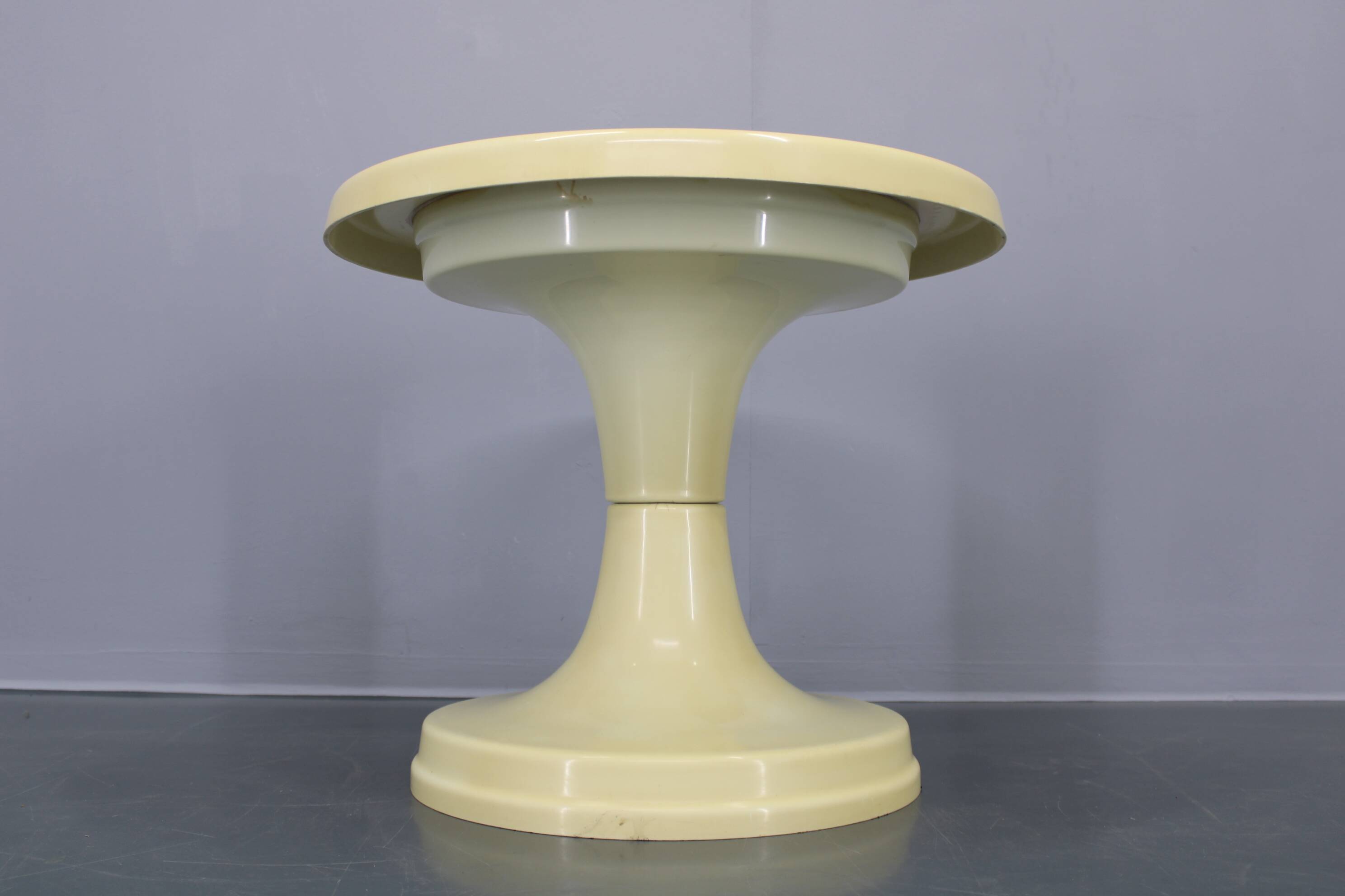 Table d'appoint en plastique italienne des années 1970