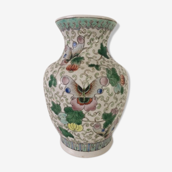 Porcelain vase from China, mid-20th century